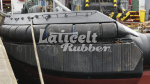 DEFENSAS DE CAUCHO PARA BARCOS