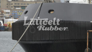 DEFENSAS DE CAUCHO PARA BARCOS